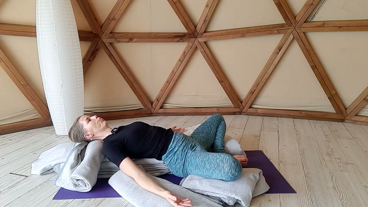 Taller de yoga restaurativo con cuencos tibetanos
